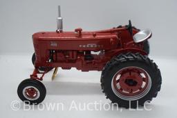 Farmall 400 die-cast tractor, 1:16 scale