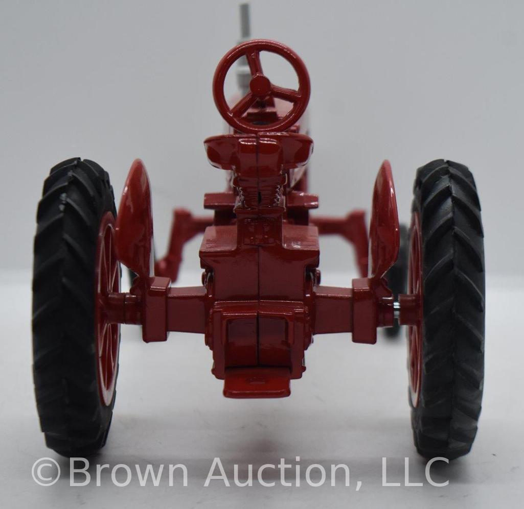 Farmall 350 die-cast tractor, 1:16 scale