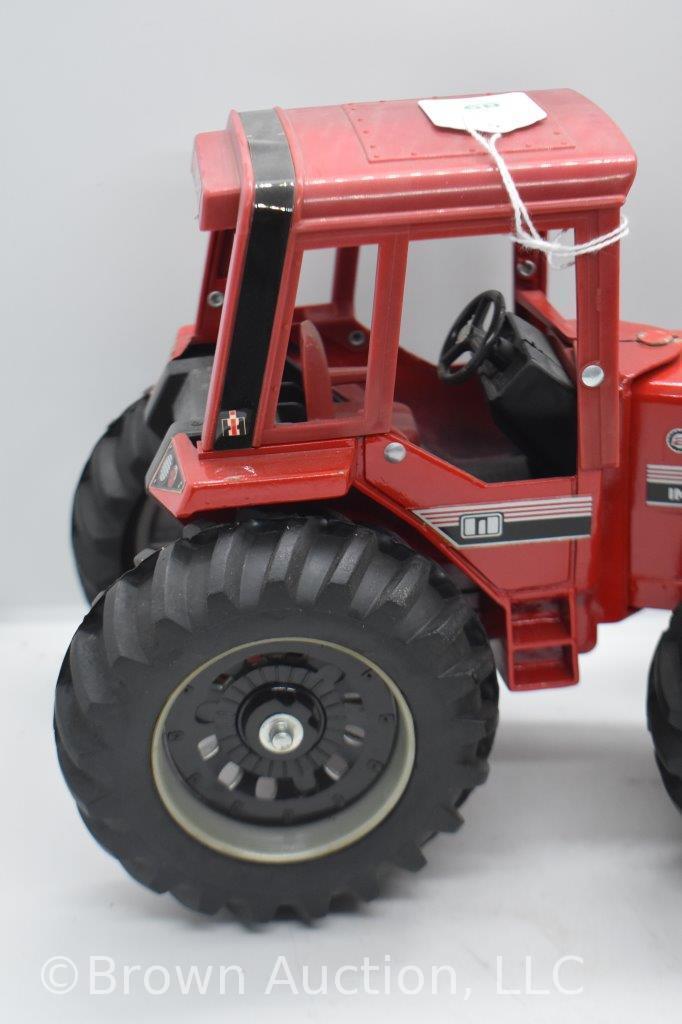 International 6388 4WD die-cast tractor, 1:16 scale