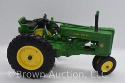 John Deere Model G die-cast tractor, 1:16 scale