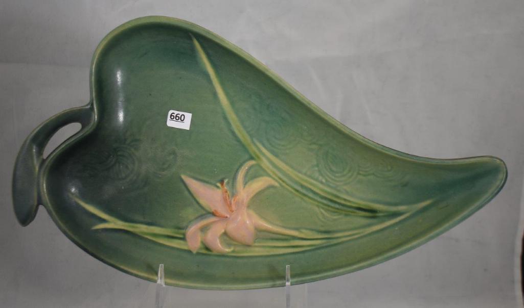 Roseville Zephyr Lily 477-12" tray, green