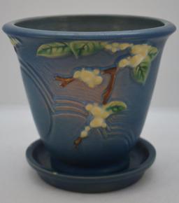 Roseville Snowberry 1PS-5" flower pot/saucer, blue