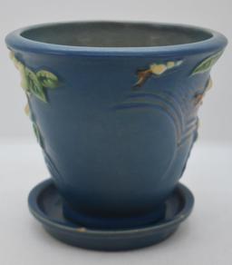 Roseville Snowberry 1PS-5" flower pot/saucer, blue