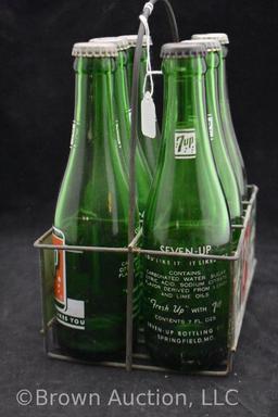 Vintage 7 Up metal bottle carrier with (6) bottles w/caps