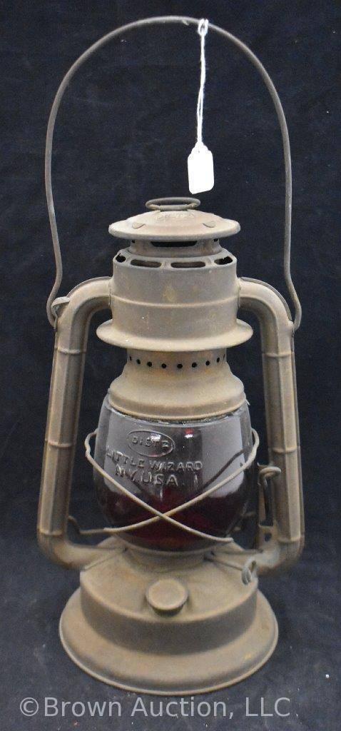 Dietz Little Wizard kerosene lantern w/red globe