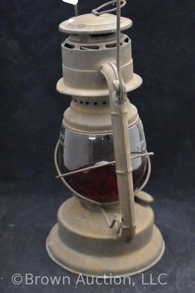 Dietz Little Wizard kerosene lantern w/red globe