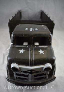 1940's Wyandotte pressed steel car hauler