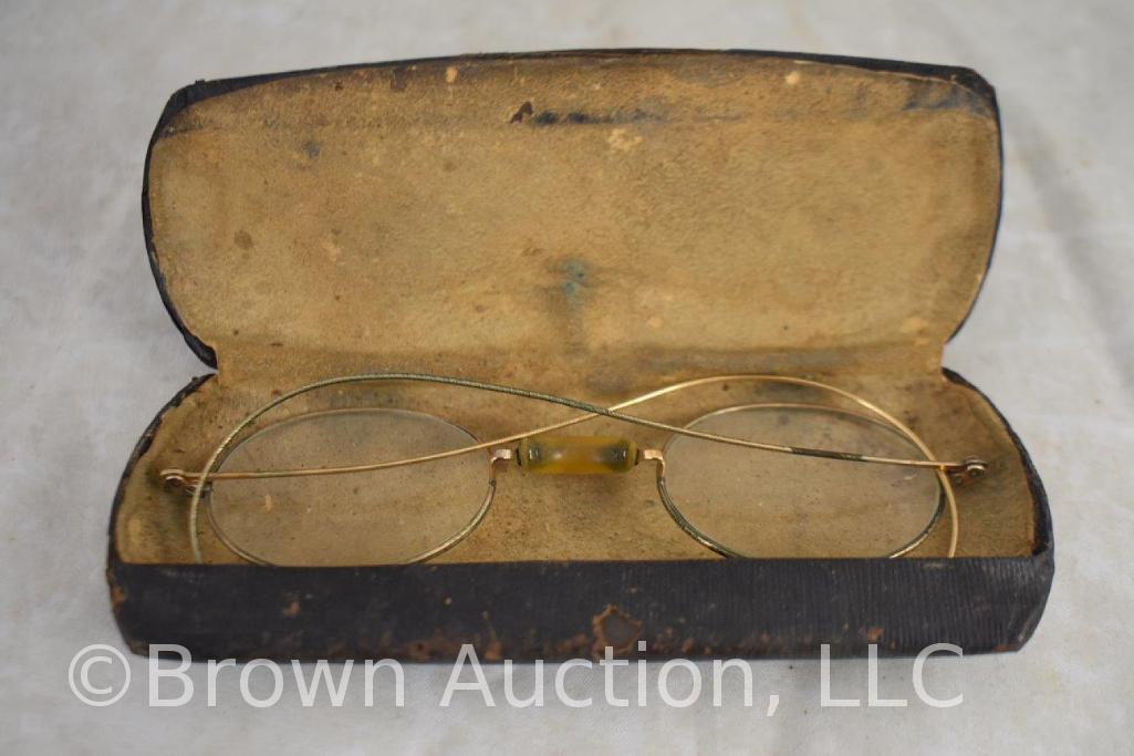 (4) pair of Vintage gold tone eyeglasses w/cases