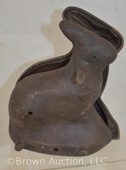 Cast Iron 7.5" bunny cake mold