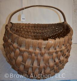 Large vintage wicker basket, large weave