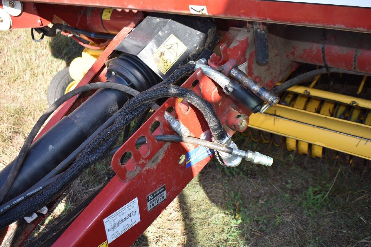 2016 New Holland Roll-belt 560 Round Baler, Net Wrap, Specialty Crop - 7,397 Bales On The Machine