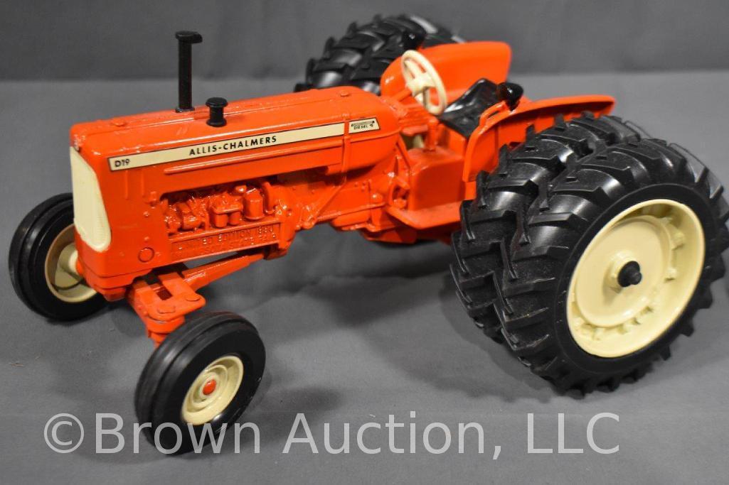 Allis Chalmers D19 diecast tractor