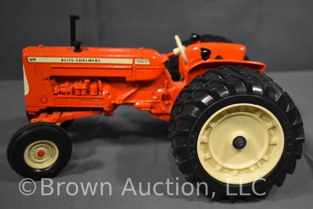 Allis Chalmers D19 diecast tractor