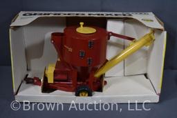 New Holland 358 diecast grinder mixer