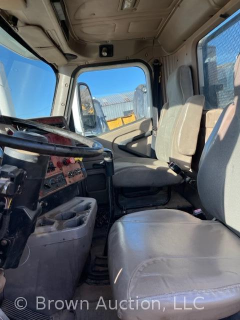 2004 International 9400i semi - PARTS ONLY