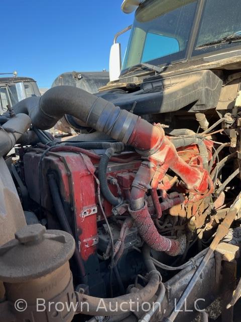 2004 International 9400i semi - PARTS ONLY