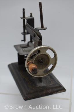 Metal toy sewing machine