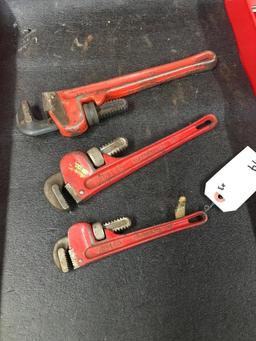 Pipe wrenches