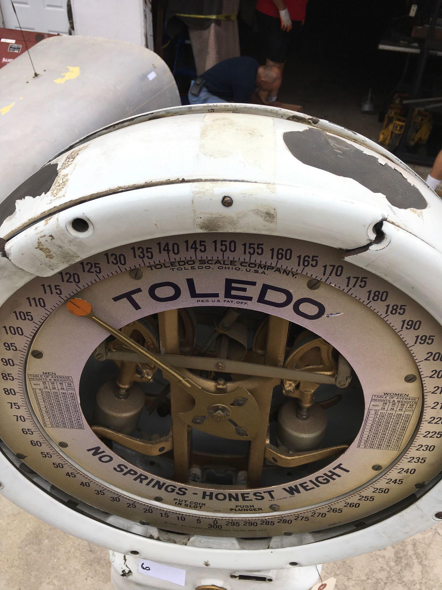 Vintage Toledo automatic no springs scale. Needs parts and has wear and tear. See pics