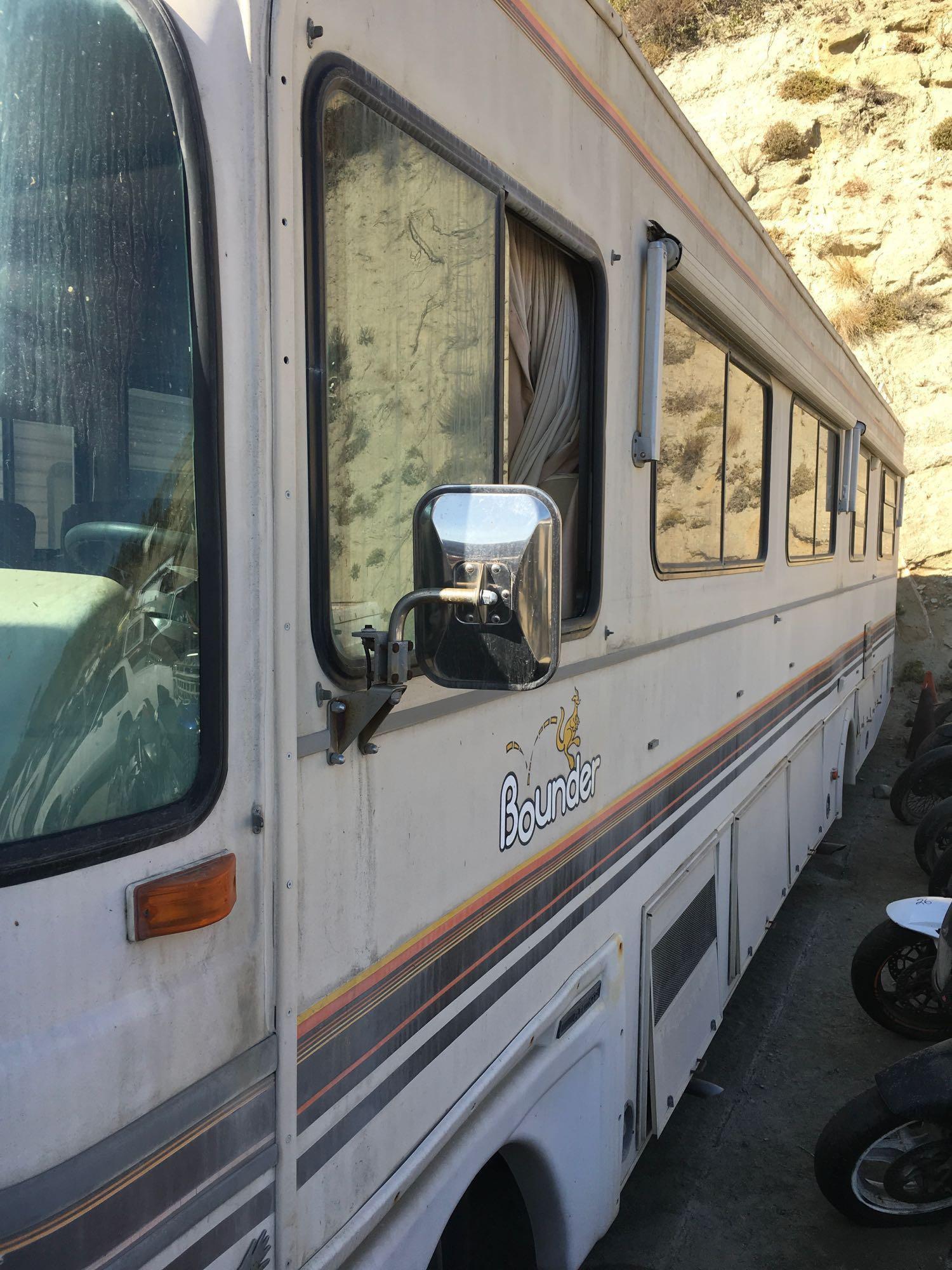 1989 Bounder 34' Motorhome