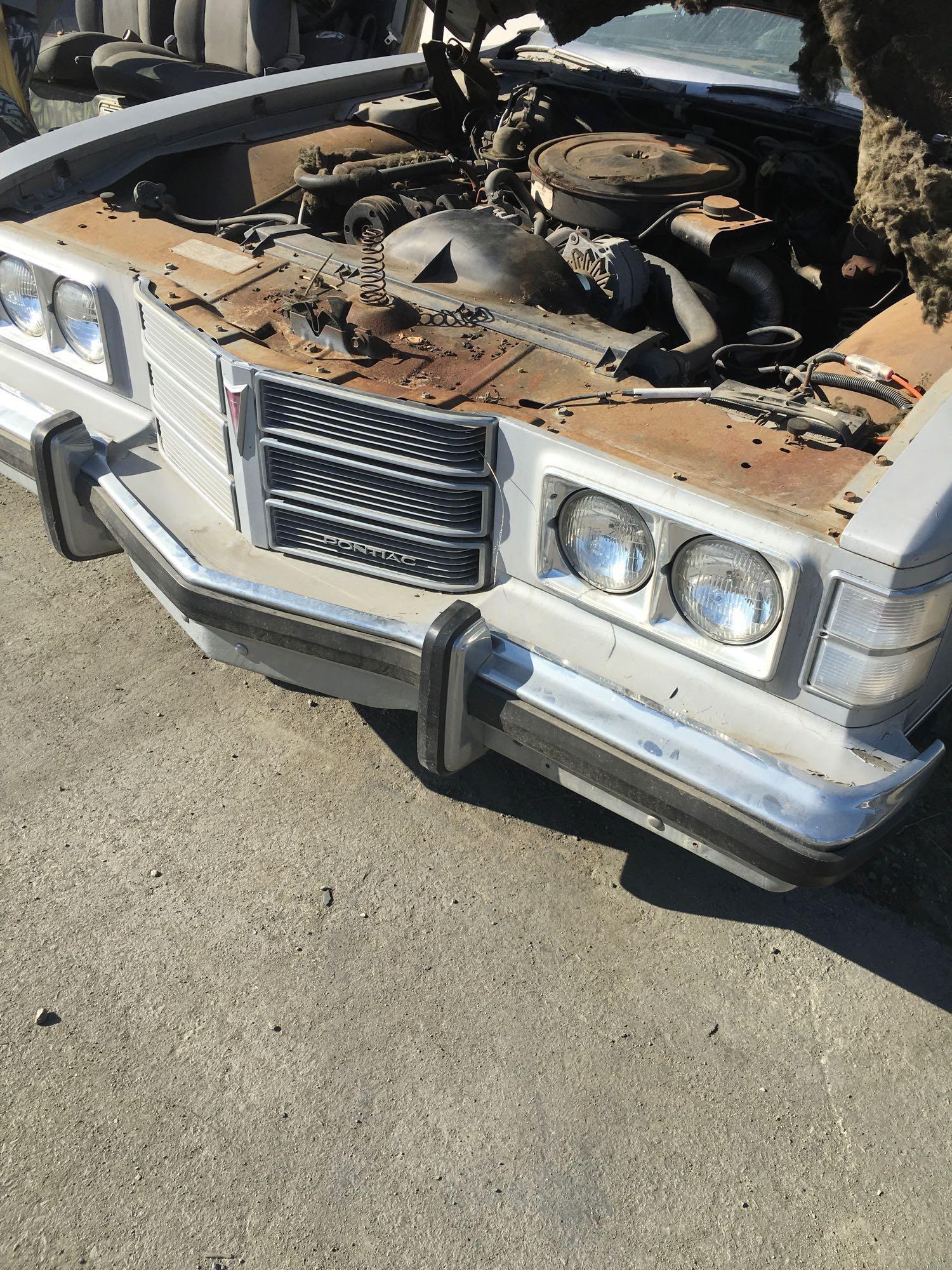 1975 Pontiac Catalina. Lic Plate 643MSU. Last 6 vin 144501