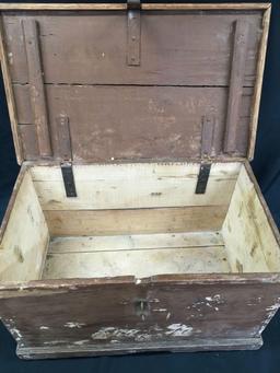 Vintage chest.  16" tall x 27" wide x 16" deep