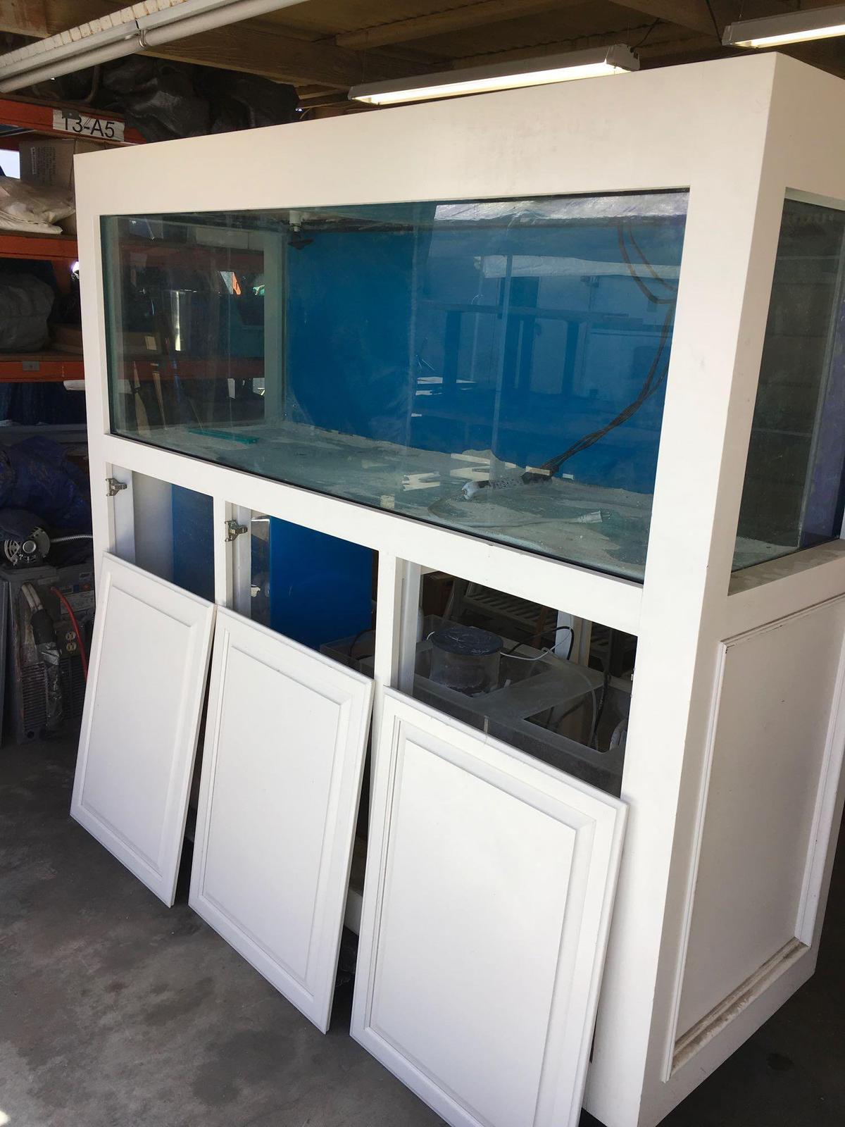 Salt Water Aquarium 180 gallons complete with Sand, Coral, Filtration System and Cabinet. See pics