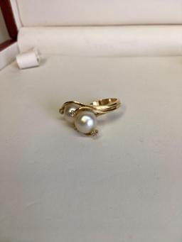 Diamond and 2 Pearl Ring 14K Yellow Gold