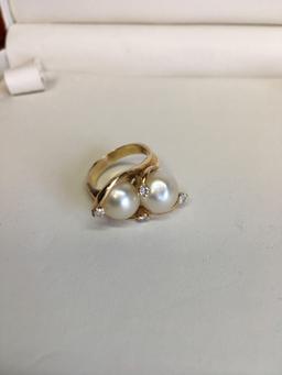 Diamond and 2 Pearl Ring 14K Yellow Gold