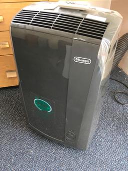 Delonghi room air conditioner with remote, works great 120 volts