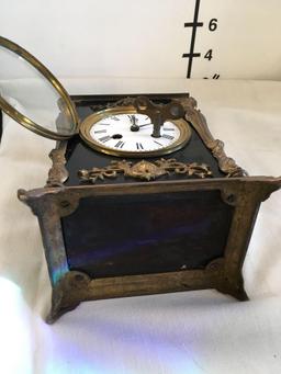 Vintage mantle wind bracket clock with key