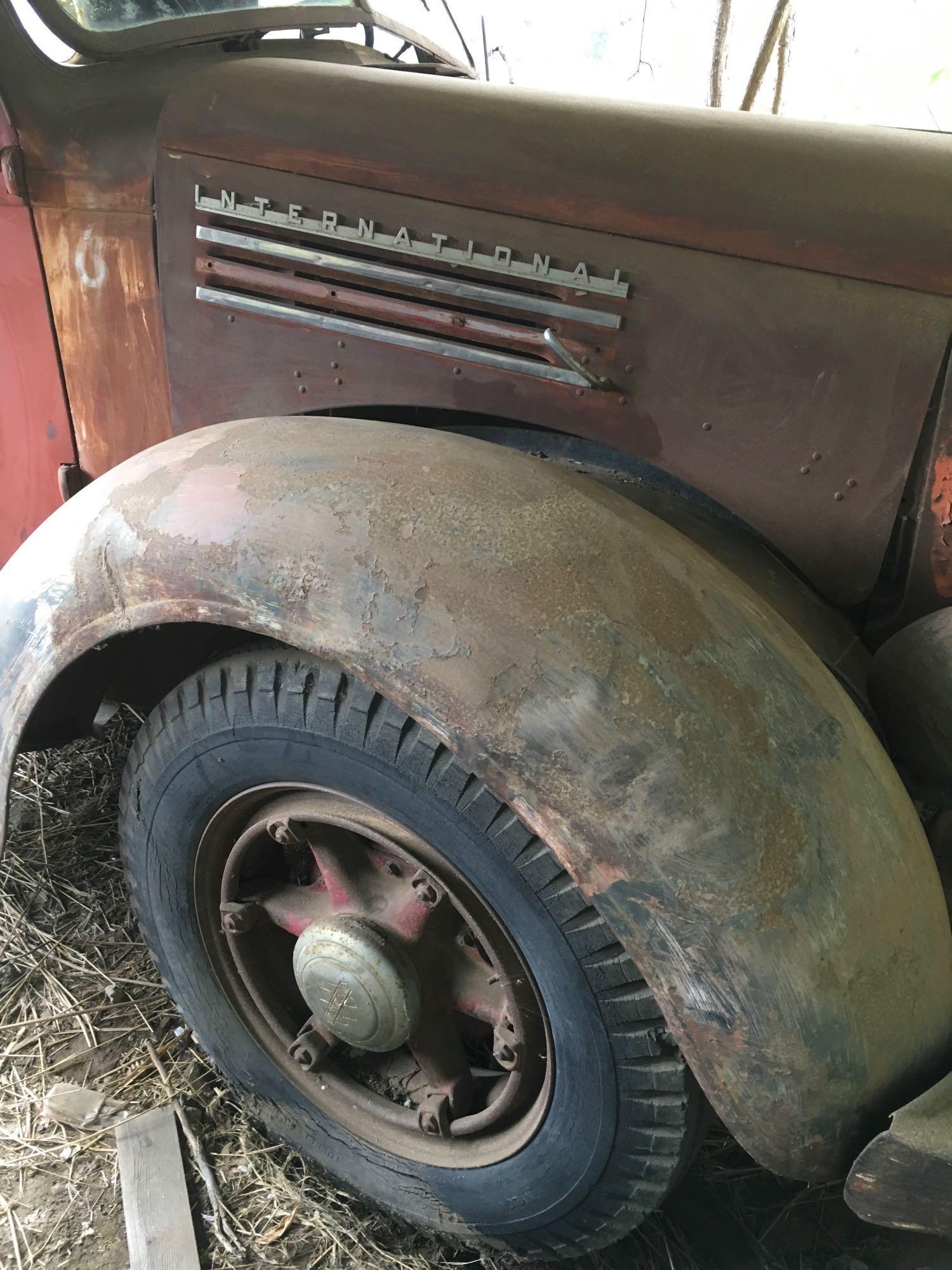 1941 International Flatbed truck. Vin # 3680 - MOTOR RUNS - SOLD AS IS