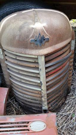 ANTIQUE FORD GRILL,HOOD & FENDER, PLUS OTHER VINTAGE PARTS