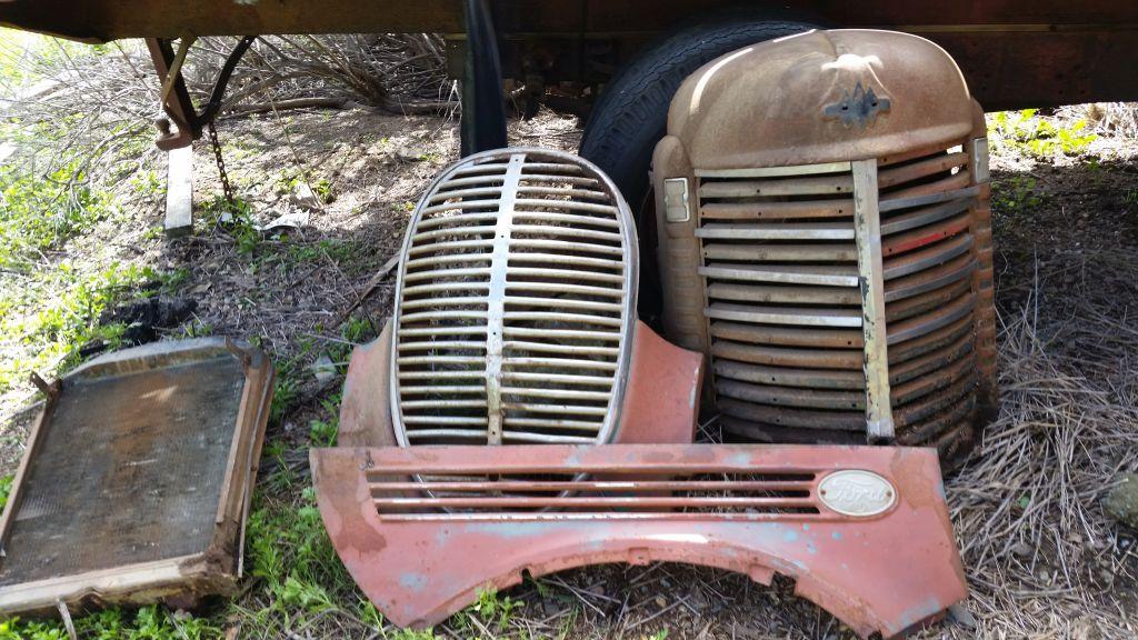 ANTIQUE FORD GRILL,HOOD & FENDER, PLUS OTHER VINTAGE PARTS