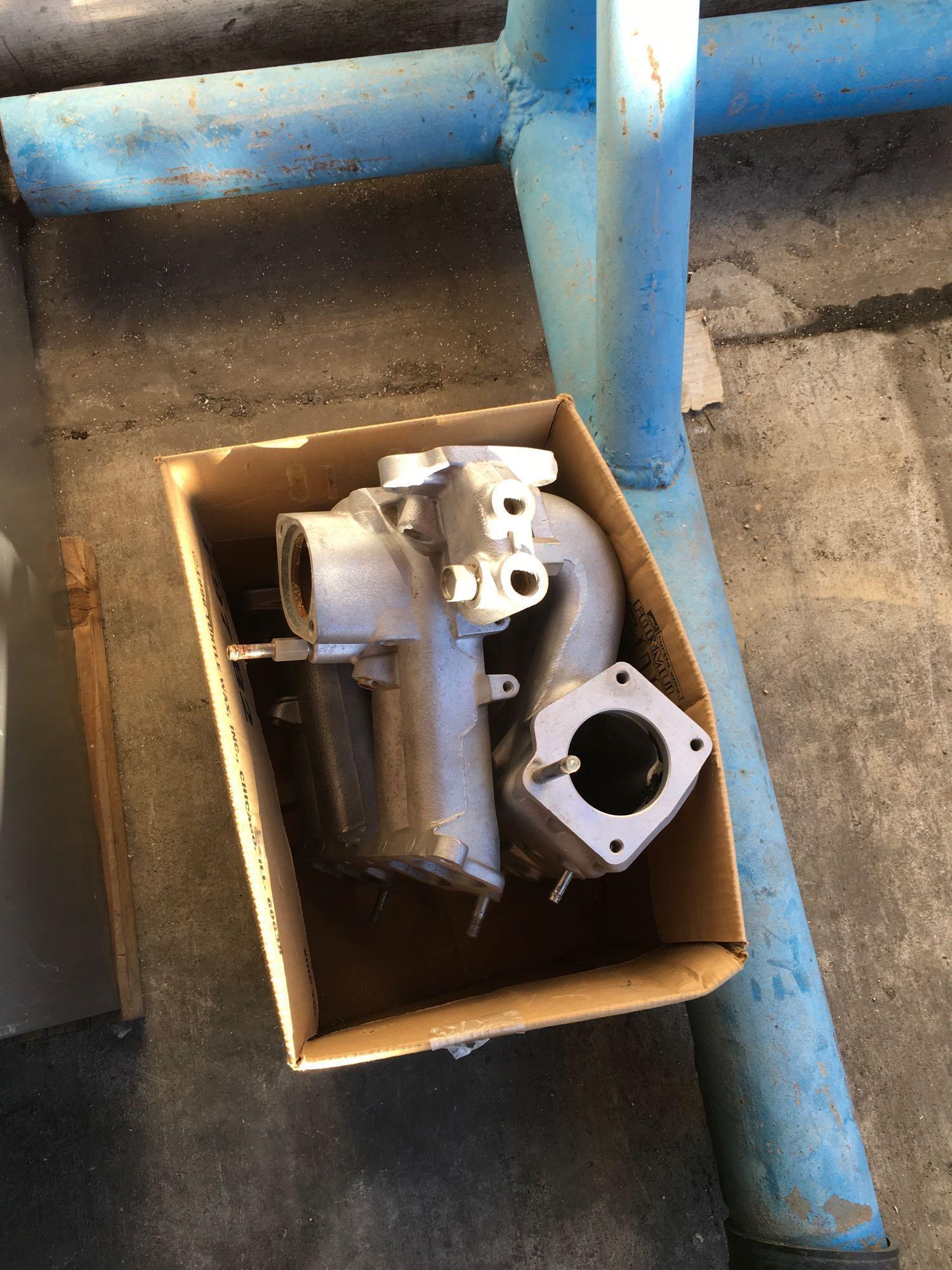 R 22 Toyota Motor, Manifolds and Engine stand