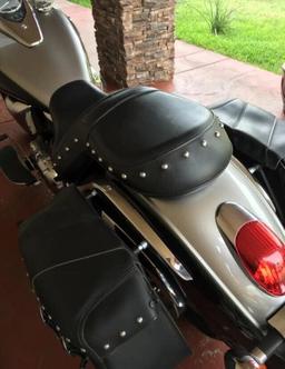 2016 Kawasaki Vulcan 900 Classic. RUNS 8,116 miles Current Reg & Calif. title.