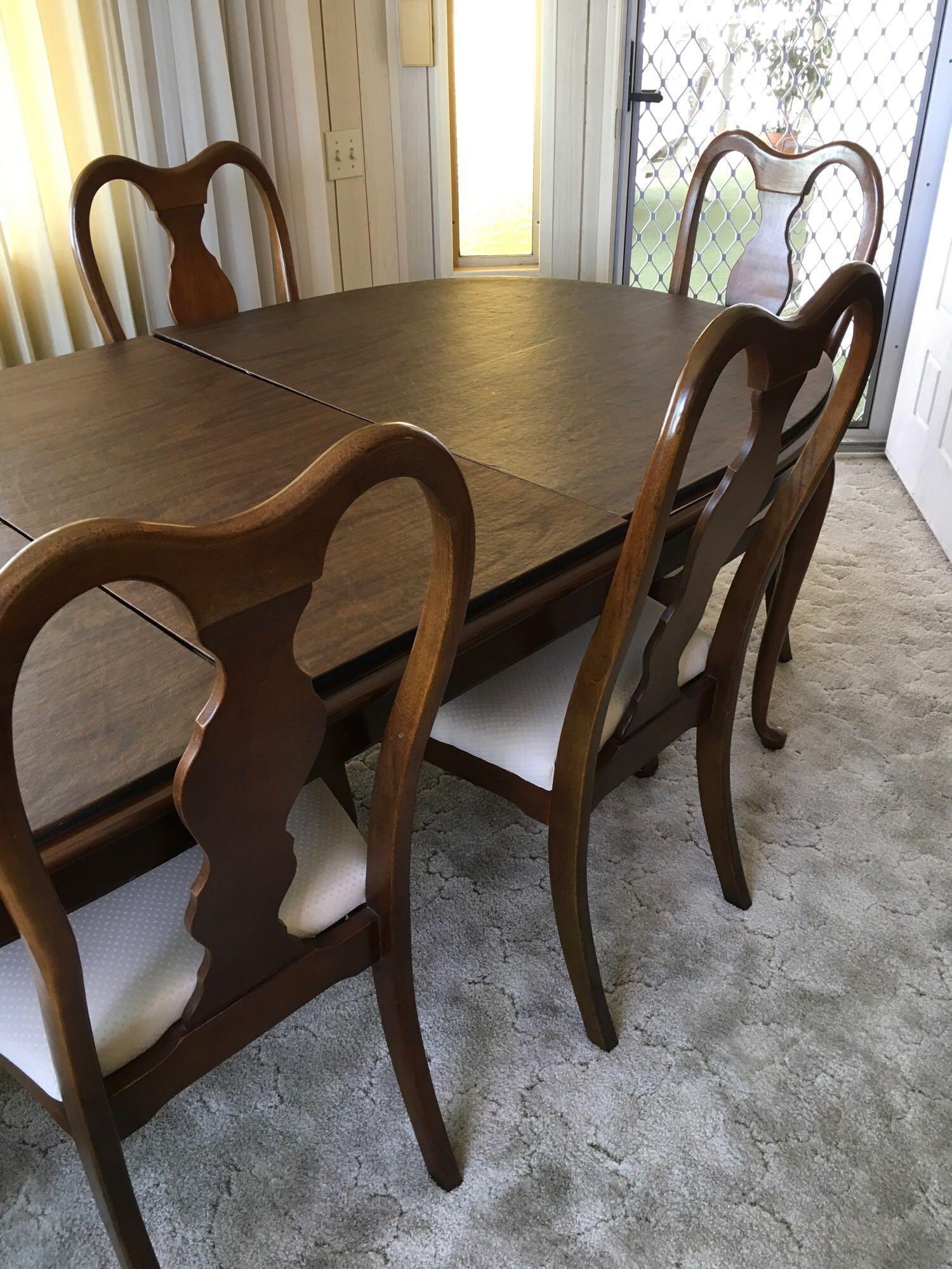 Lexington Furniture Dining table with 6 chairs, leaf and pads