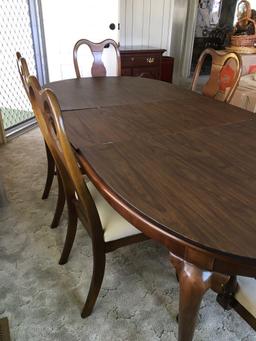 Lexington Furniture Dining table with 6 chairs, leaf and pads