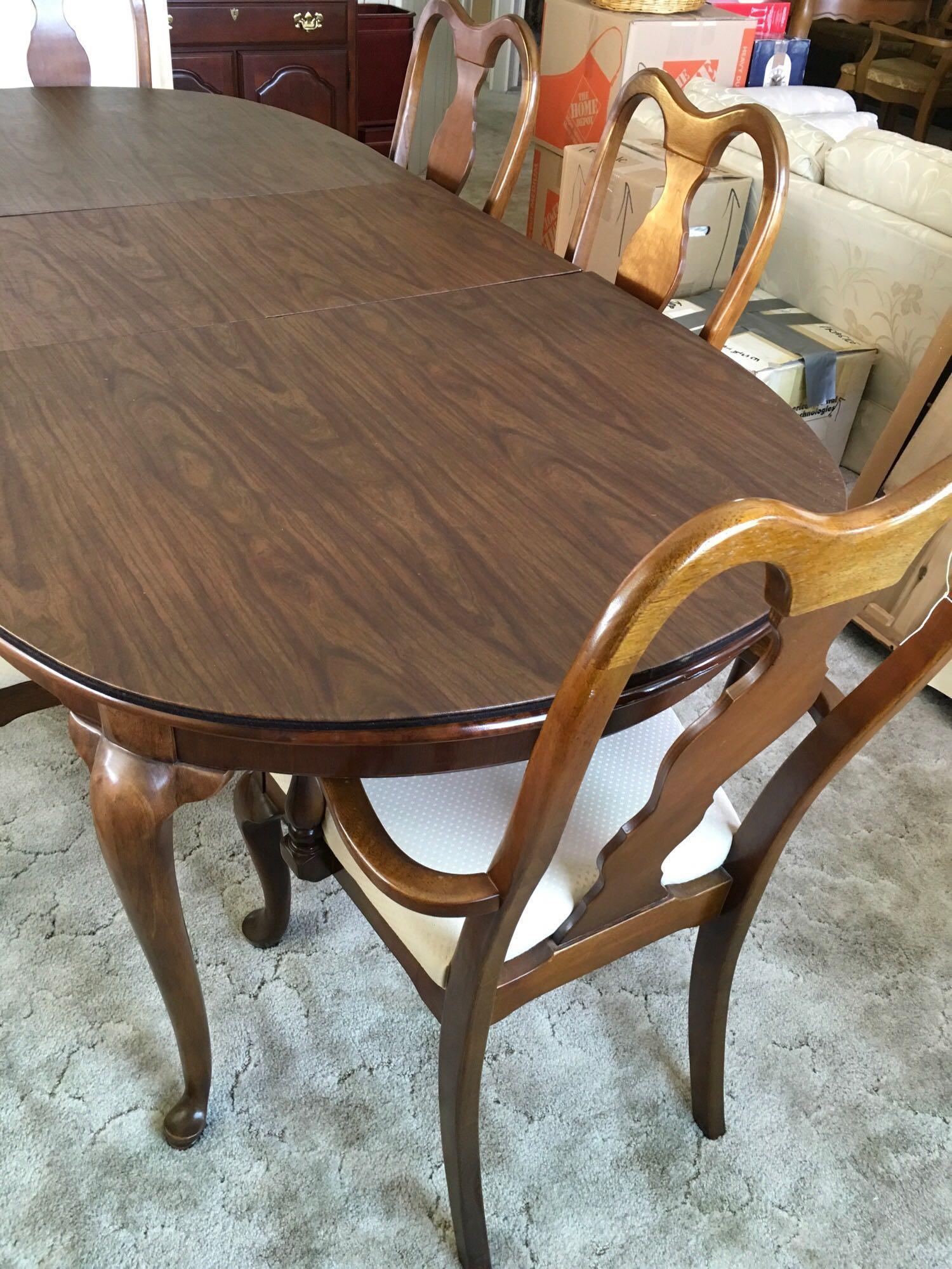 Lexington Furniture Dining table with 6 chairs, leaf and pads