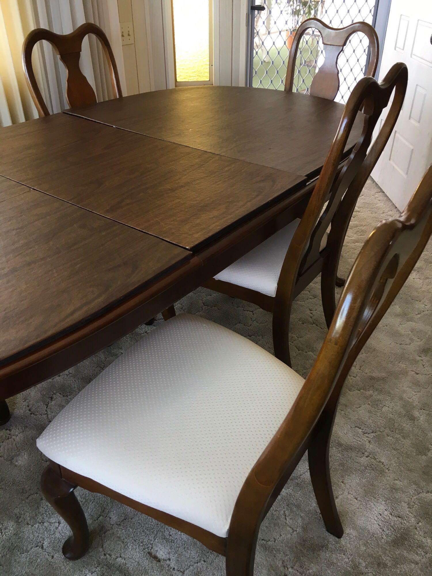 Lexington Furniture Dining table with 6 chairs, leaf and pads