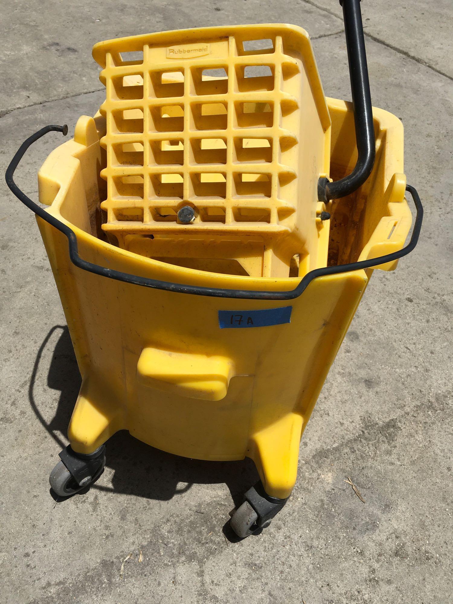 Commercial mop bucket with Wringer 6.5 gal.