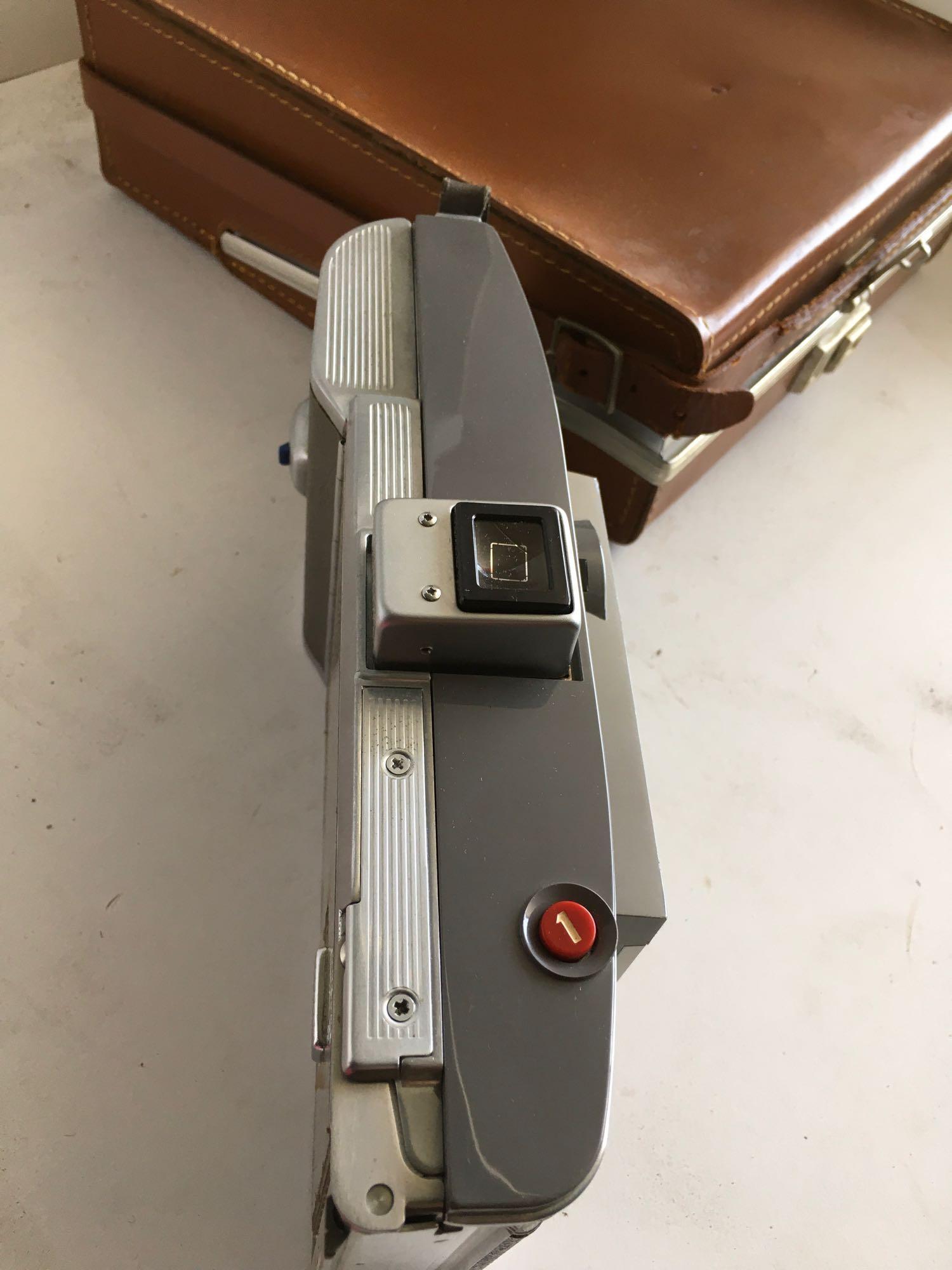 Polaroid vintage land camera model J86 with case