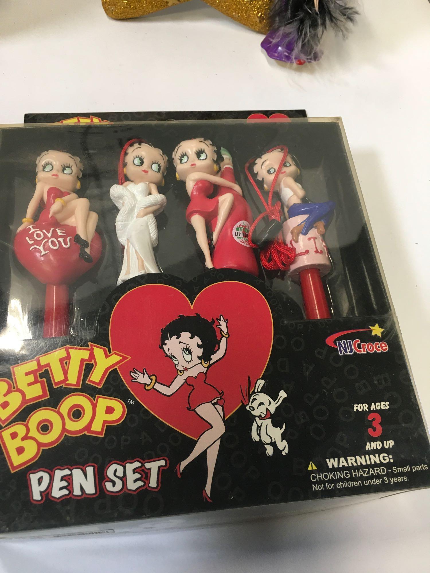 Collectible Betty Boop pen set, picture frame, water can, coffee cup