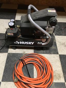 Husky 4 gal, 115v, 135 PSI, 1HP, air compressor with air hose.