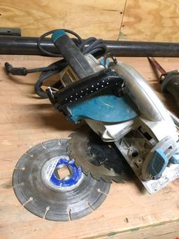 Circular saw. Makita, Magnesium, 5377MG, 120v, saw with extra blades