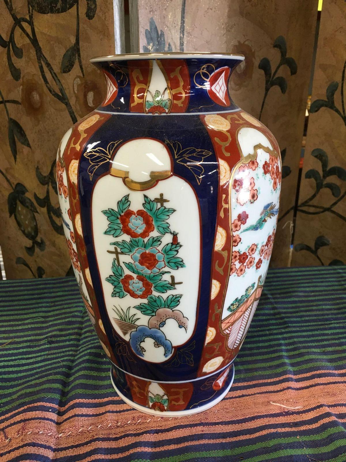 Gold Imari hand painted vase. Approximately 12" x 7"