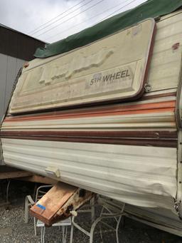 Komfort 5th wheel trailer AS-IS in Poor Condition Appointment required for pickup