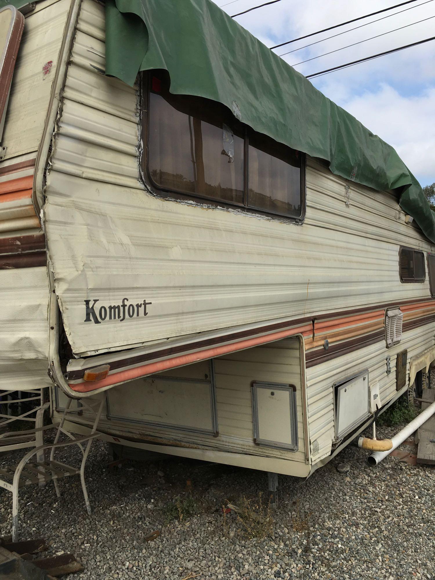 Komfort 5th wheel trailer AS-IS in Poor Condition Appointment required for pickup