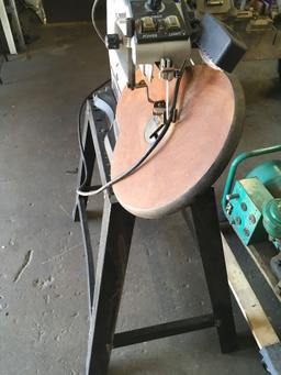 Dremel 16" variable speed scroll saw. Works