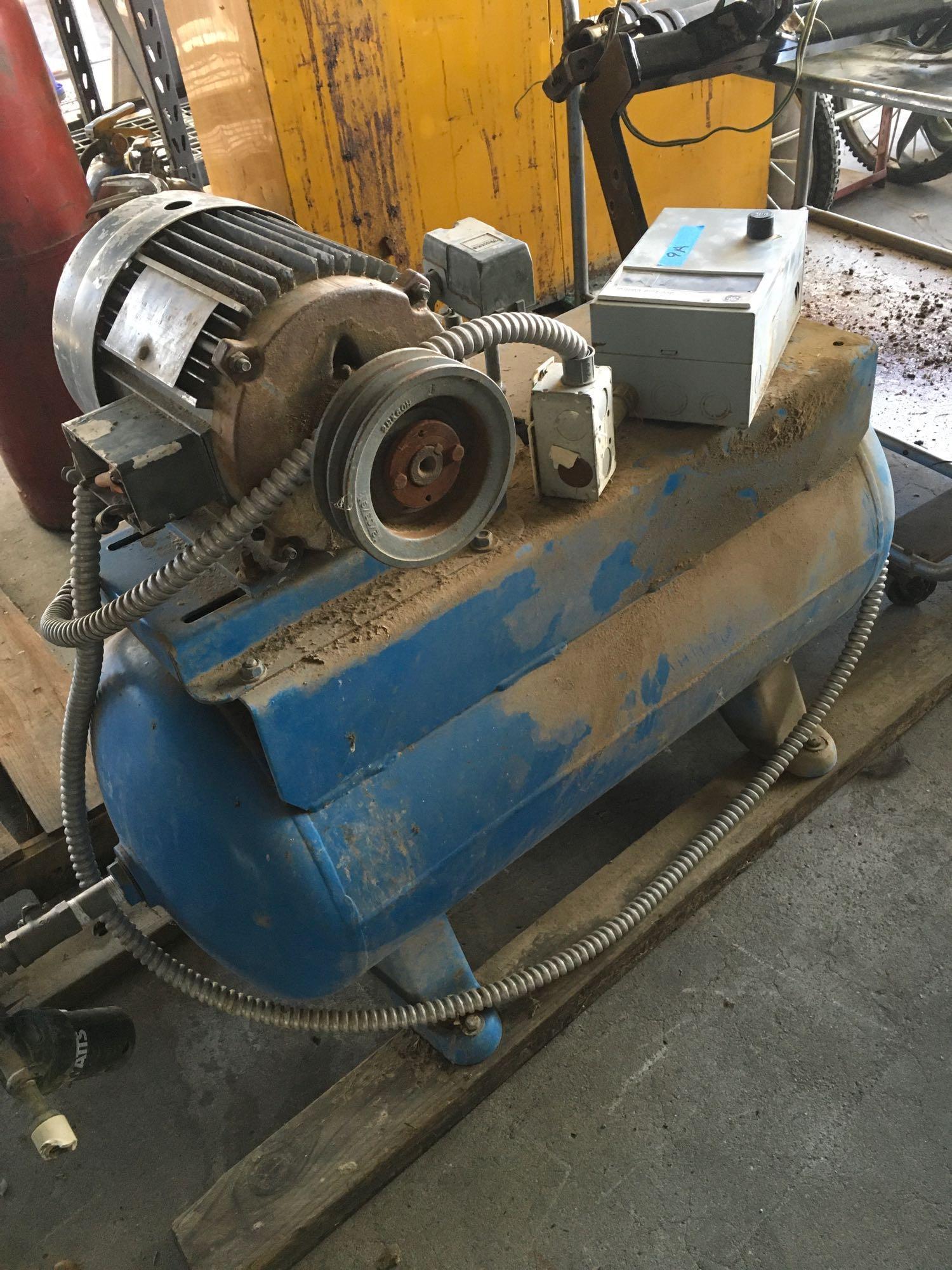 Air Compressor - MISSING PARTS - UNTESTED